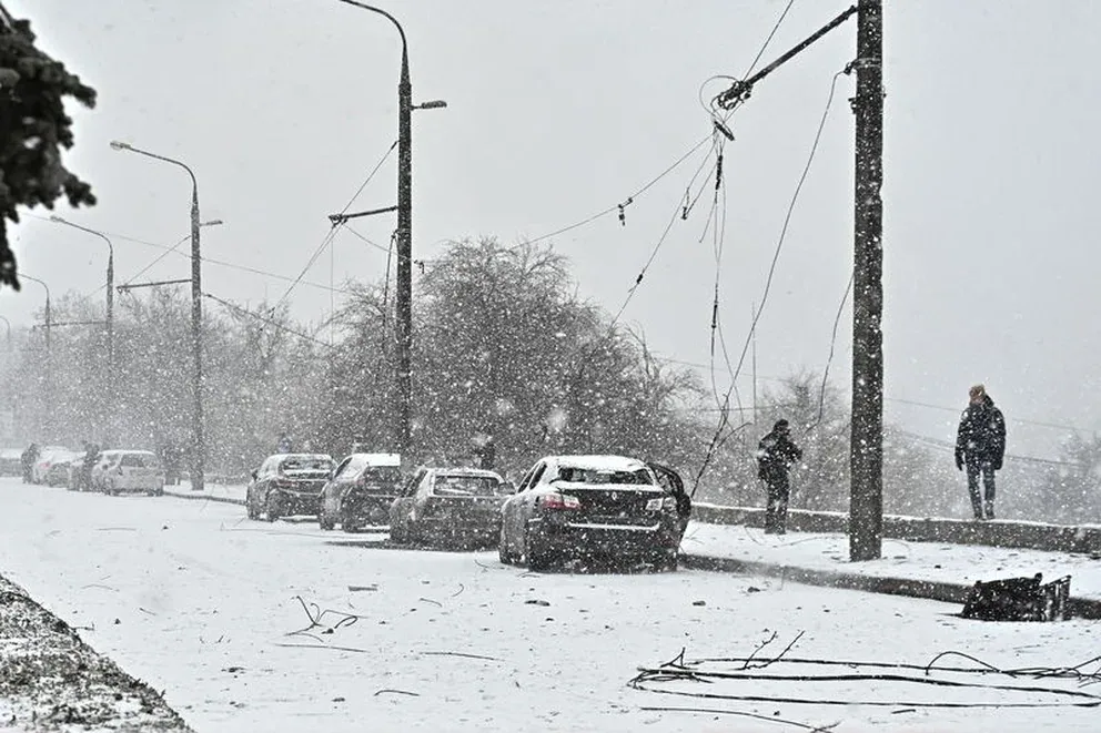 La nieve congela los combates terrestres en Ucrania y causa estragos en el este de Europa: dos muertos en Polonia