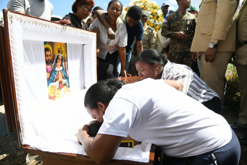 Sepultan con honores militares a segundo teniente ultimado por delincuentes en Santo Domingo Este