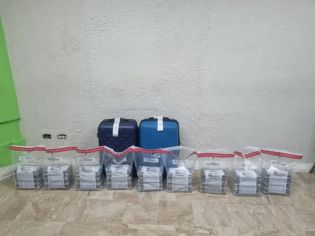 Detienen británico con 36 paquetes de cocaína en aeropuerto Punta Cana