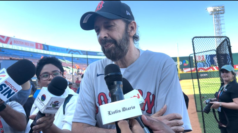 Juan Luis Guerra es fanático «enfermo» de Boston y de Rafael Devers