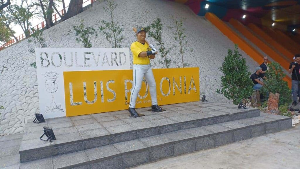 Alcaldía Santiago inaugura bulevar en homenaje a Luis Polonia