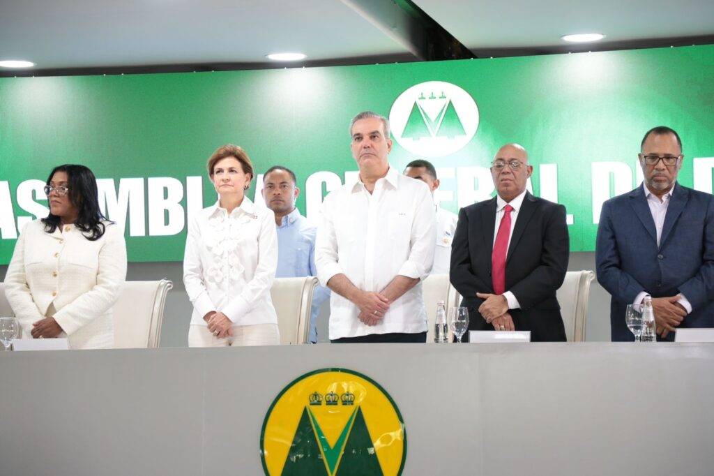 Presidente Abinader se declara fiel creyente del cooperativismo y revela que de 743 cooperativas que encontró al inicio de gobierno, ya van 2,309 registrada en el IDECOOP.