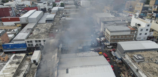 Un incendio consume una importadora en Villa Consuelo