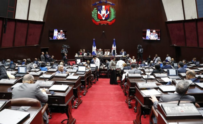 Diputados aprueban proyecto que crea cuerpo militar para mitigar impacto de huracanes