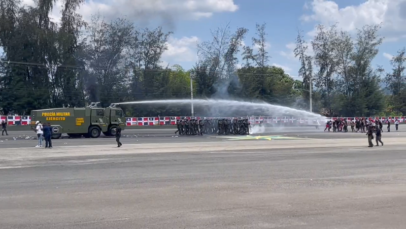 Ejército Nacional muestra sus nuevos vehículos militares; cinco combatirán las protestas con agua