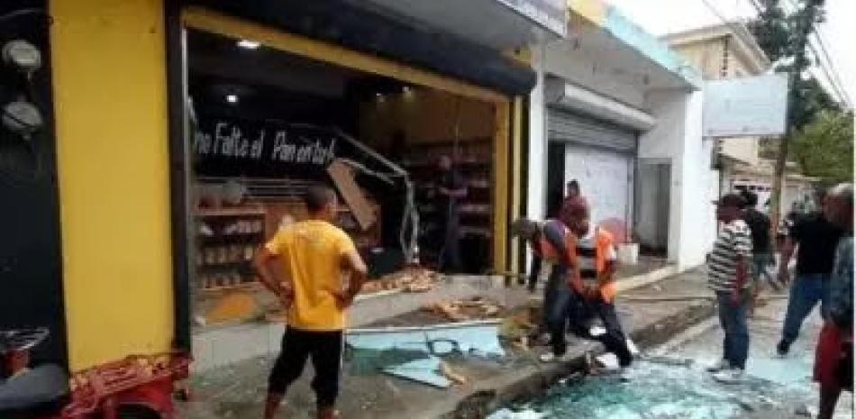 Explosión en panadería deja al menos cinco heridos graves en La Vega