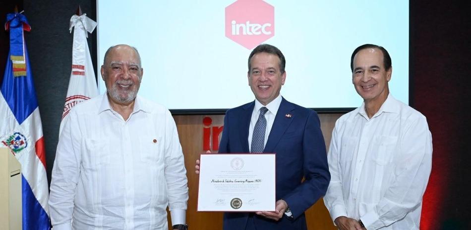 INTEC reconoce al Ministerio de Industria, Comercio y Mipymes por su contribución al triple hélice