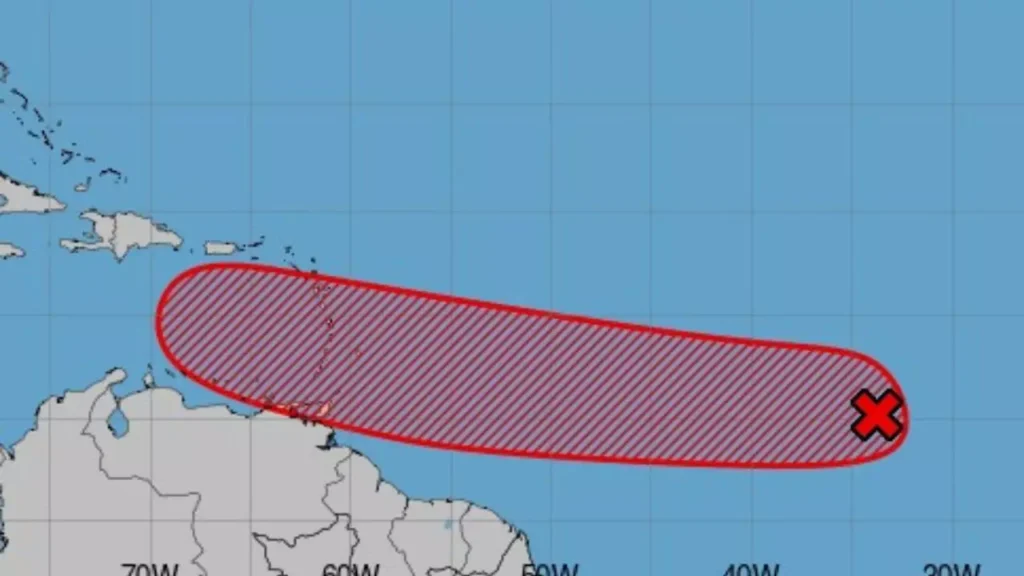 Vigilan onda tropical con pronóstico de convertirse en ciclón y peligrosa trayectoria