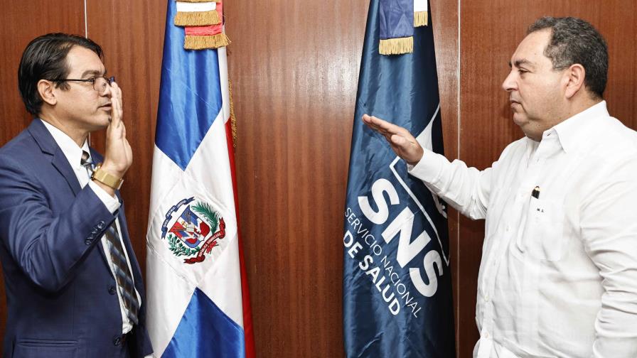 Juramentan nuevo director Servicio Regional de Salud Norcentral