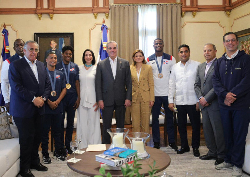 Abinader recibe a medallistas olímpicos Marileidy Paulino, Yunior Alcántara y Cristian Pinales