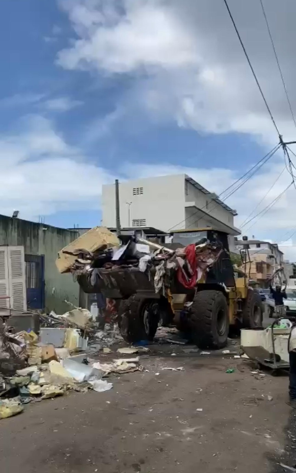 Alcaldía del DN cierra metaleras ilegales y recupera espacios en Villa Consuelo