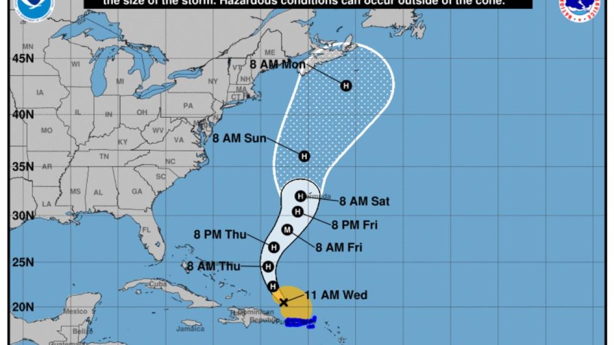 Ernesto ya es huracán y está al norte de Puerto Rico