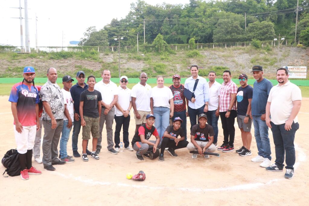 Club Deportivo, Cultural y Social Alexander De la Rosa Celebra su Copa 30 Aniversario