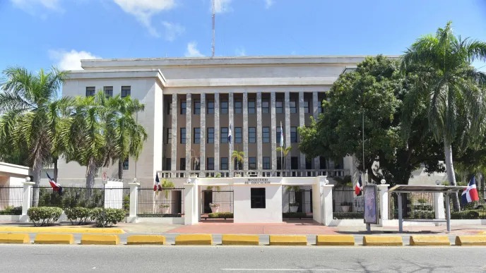 Ministro de Educación ordena hacer levantamiento nacional de las escuelas que están en estado de deterioro