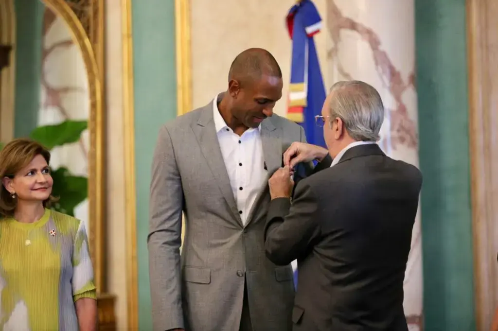 Al Horford es condecorado con la Orden del Mérito de Duarte, Sánchez y Mella