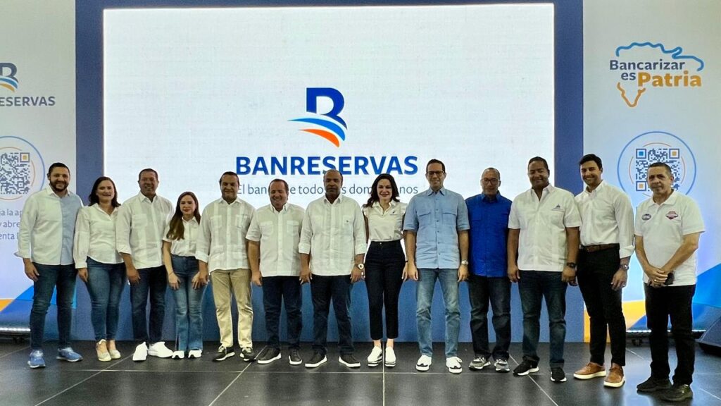 Banreservas realiza sexta jornada Bancarizar es Patria en San Carlos