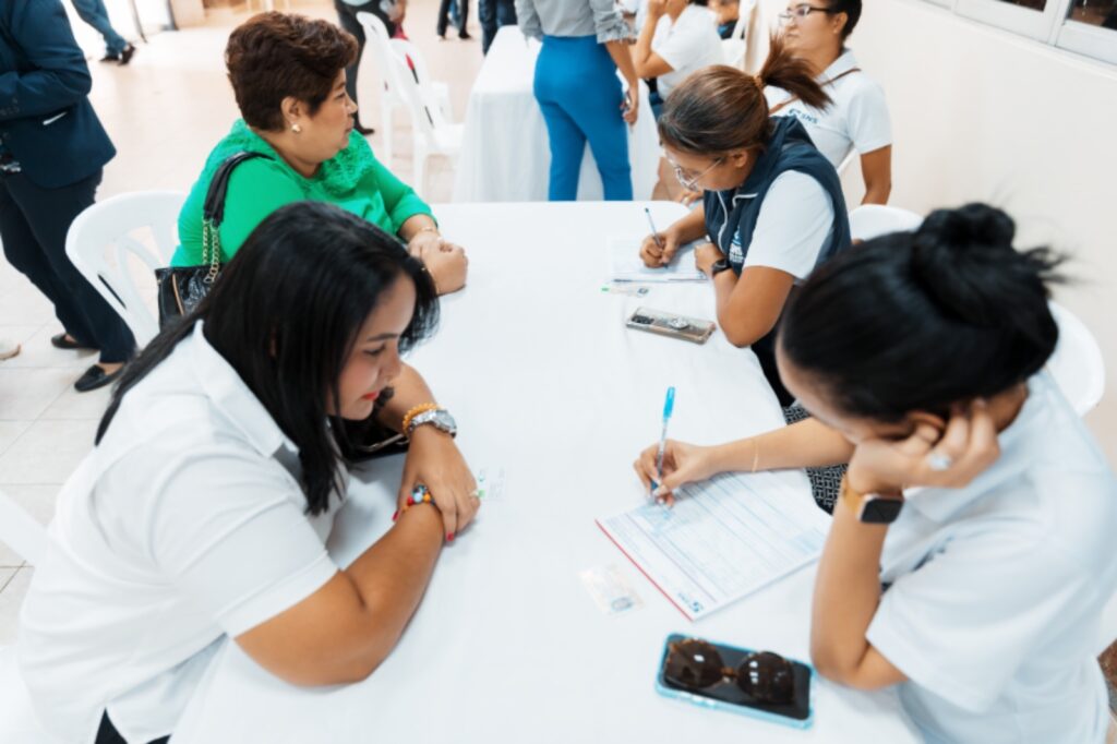 ADN realiza gran operativo médico y charla de prevención de cáncer de mama para sus colaboradores