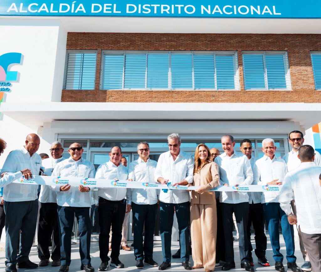 Presidente Abinader y alcaldesa Carolina Mejía inauguran Centro Futuro para ofrecer capacitación técnica gratuita en Cristo Rey