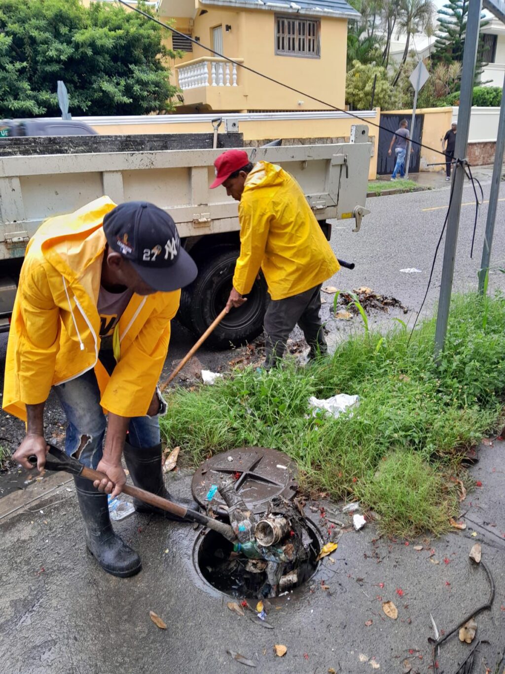 Alcaldía del Distrito Nacional intensifica operativos de limpieza por incidencia de lluvias