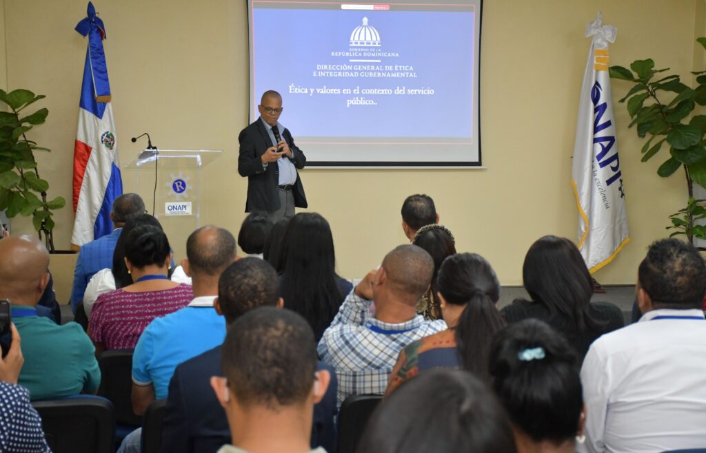 ONAPI imparte charla sobre Ética y Transparencia Gubernamental