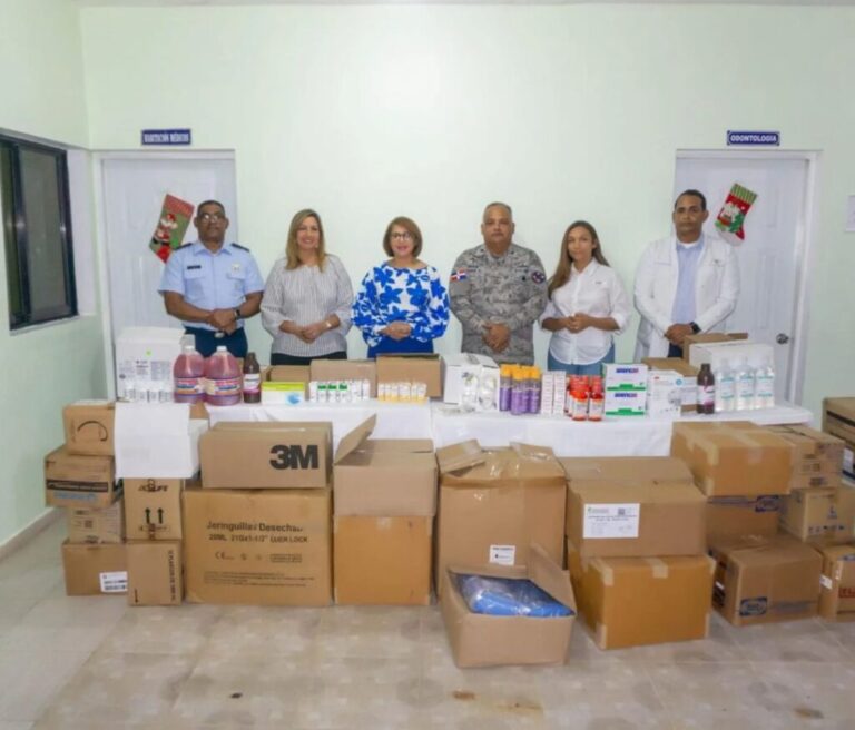 Fuerza Aérea refuerza atención médica en Puerto Plata con entrega de medicamentos