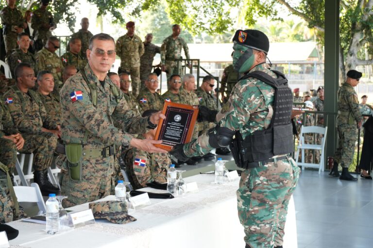 El Ejército de República Dominicana gradúa a 145 soldados en cursos tácticos especializados