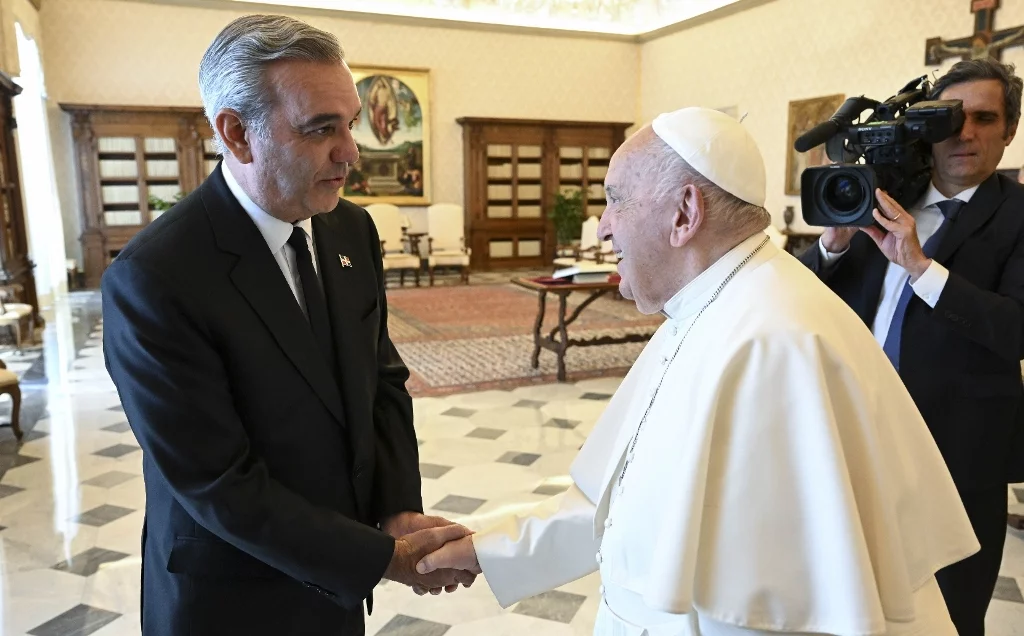 Abinader y la primera dama asistirán al funeral del papa Francisco