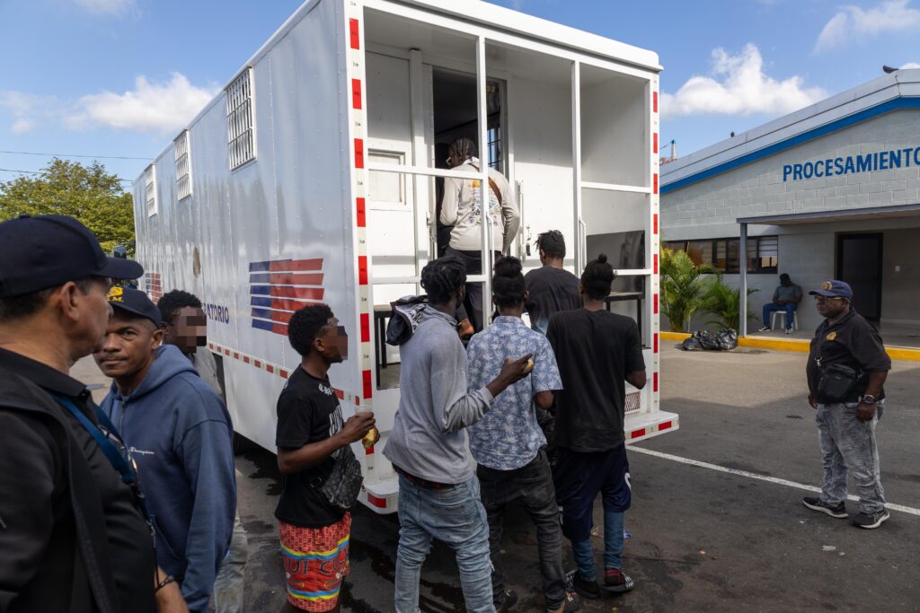 La DGM deporta 34,190 haitianos ilegales en mayo; cifras marcan trayectoria en crecimiento sostenido