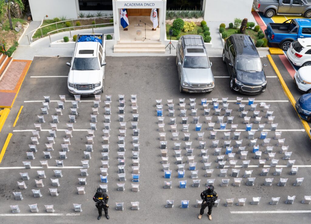 DNCD incauta un cargamento de más de 1.3 toneladas presumiblemente cocaína