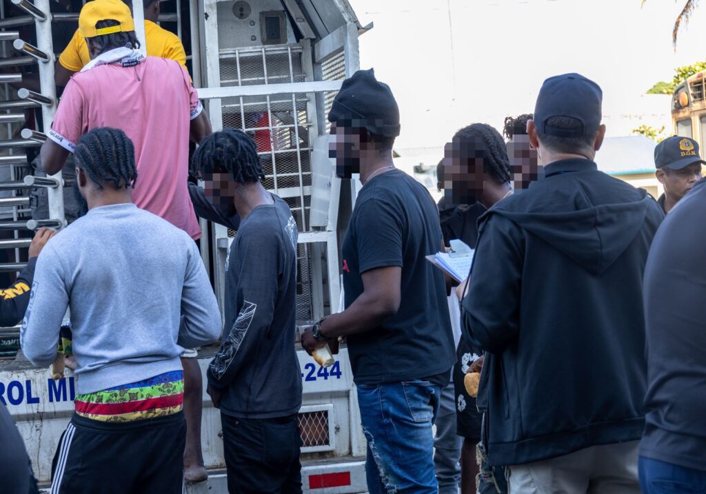 Migración detiene 1,824 nacionales haitianos y deporta a otros 760 por estatus ilegal