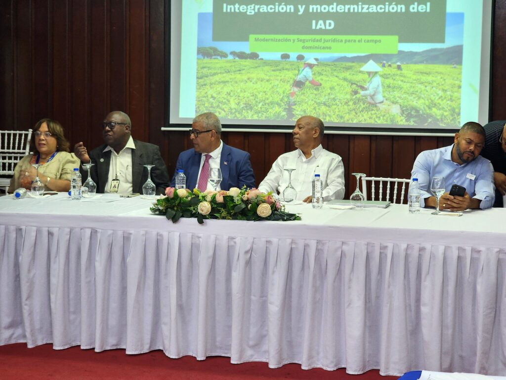 Equipo comisión estratégica IAD-MARD capacita facilitadores para proceso relanzamiento de Reforma Agraria