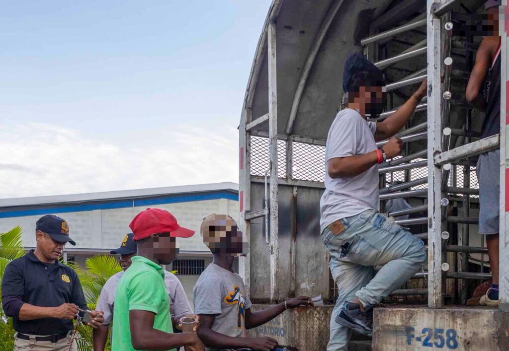 Brigadas de Migración detienen más de 1,800 y se deportan otros 1,193