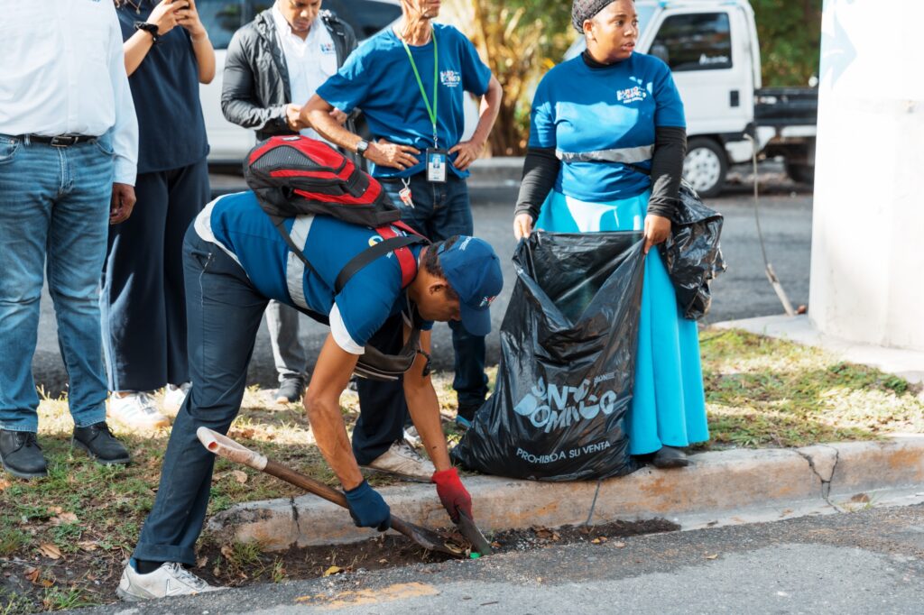 Alcaldía del DN realiza operativo integral en avenida Paseo de los Reyes Católicos