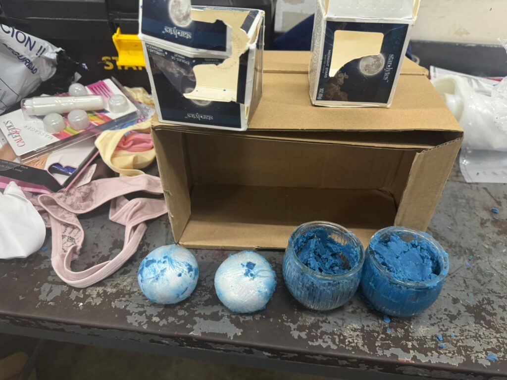 DNCD ocupa velones y  un peluche lleno de fibras de cocaína