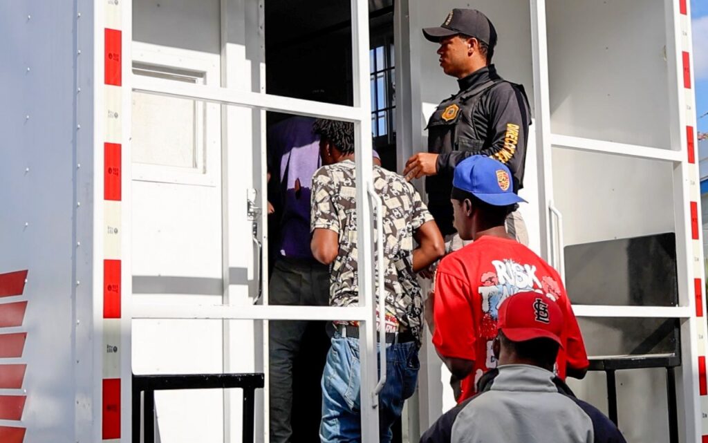 Brigadas de interdicción detienen a 1,809 personas y repatrían otras 743 halladas en condición irregular