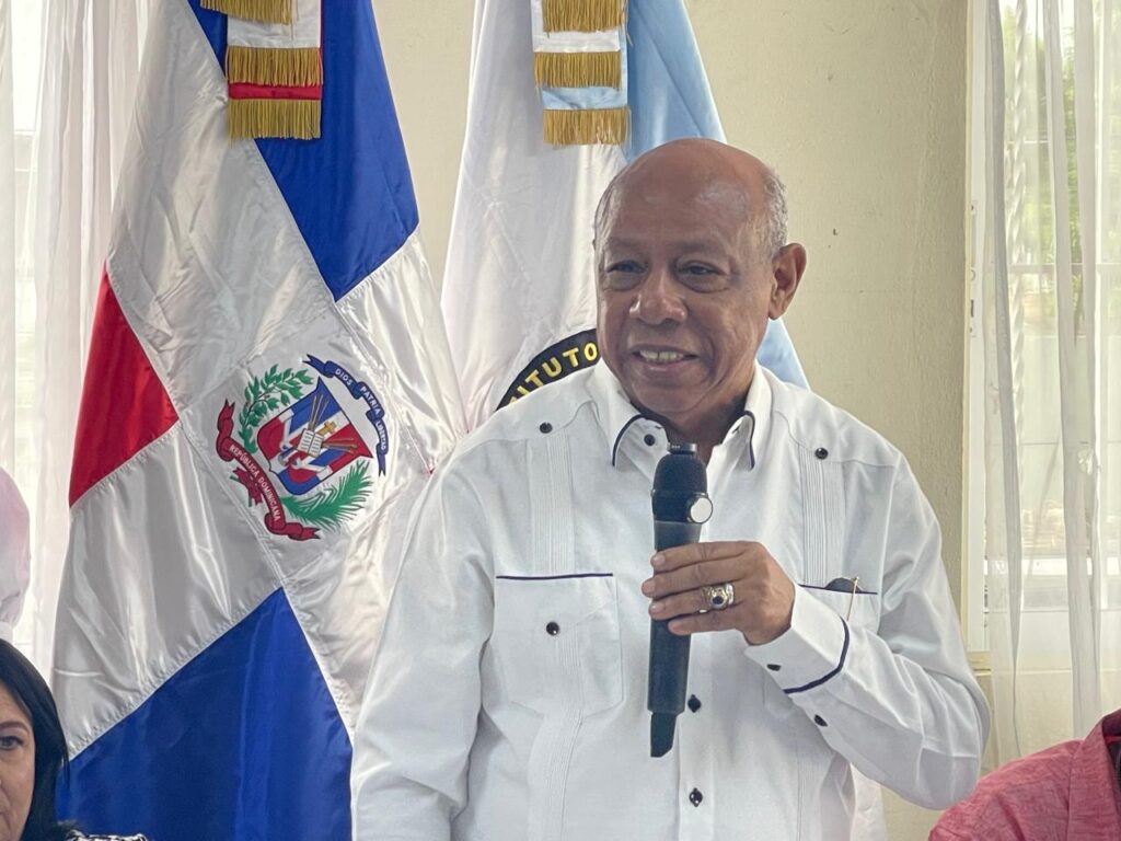 Director IAD garantiza en Villa Altagracia gobierno entregará titulación definitiva a parceleros y comunitarios