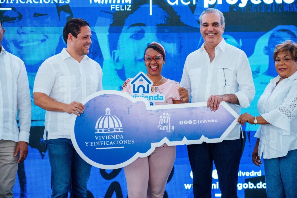 Presidente Abinader y Ministro Bonilla entregan 72 nuevos apartamentos  en Boca Chica