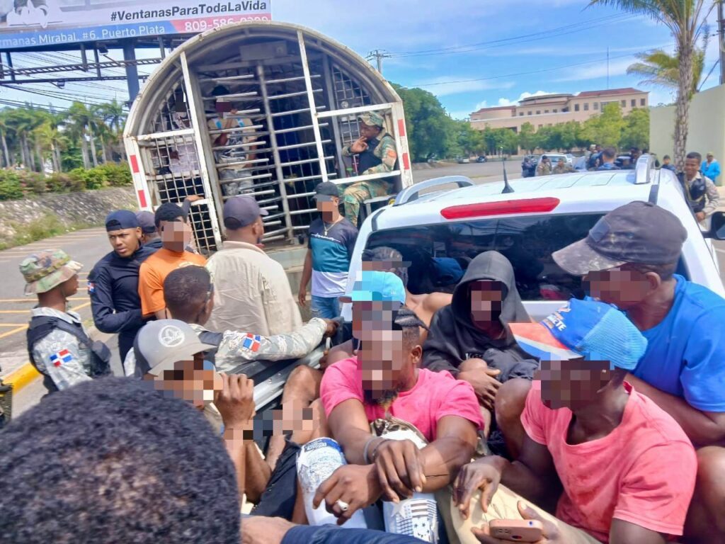 Migración  repatría 1,677 inmigrantes indocumentados y junto a fuerzas de seguridad detienen otros 1,497