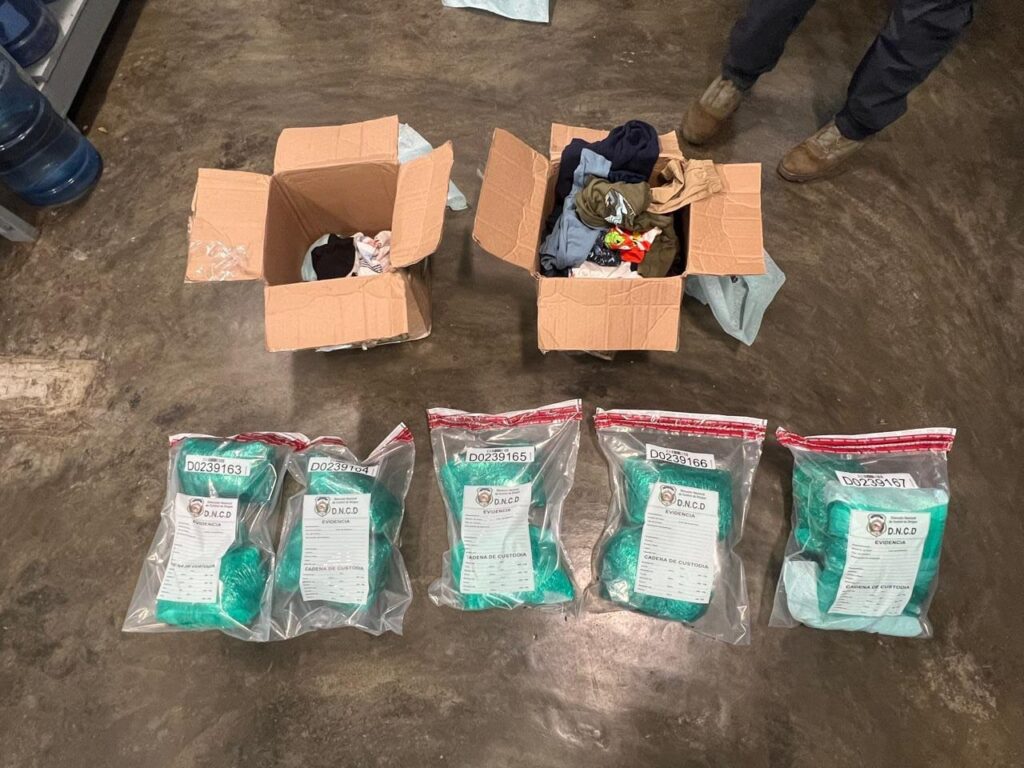 DNCD ocupa 10 paquetes de marihuana camuflados en prendas de vestir