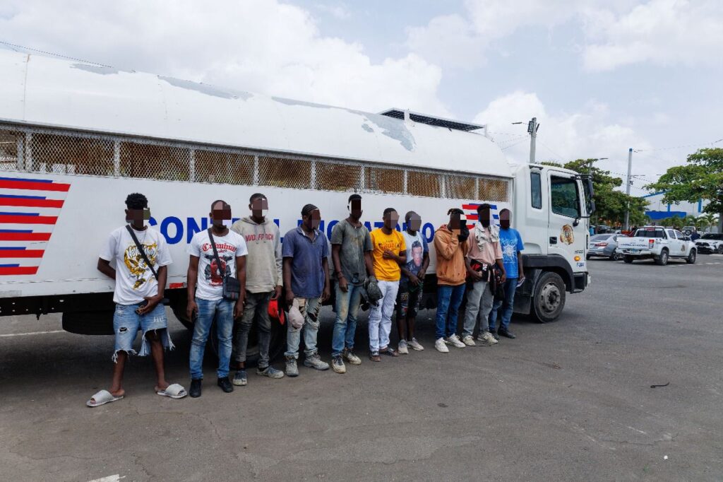 Detienen 1,572 inmigrantes haitianos indocumentados