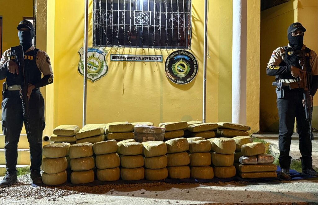 DNCD confisca cargamento de más 1,300 libras de presunta marihuana en Montecristi