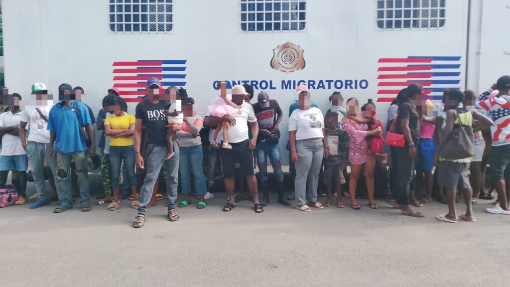 Migración  repatría más de 1,200 nacionales haitianos detenidos por violación a la ley migratoria