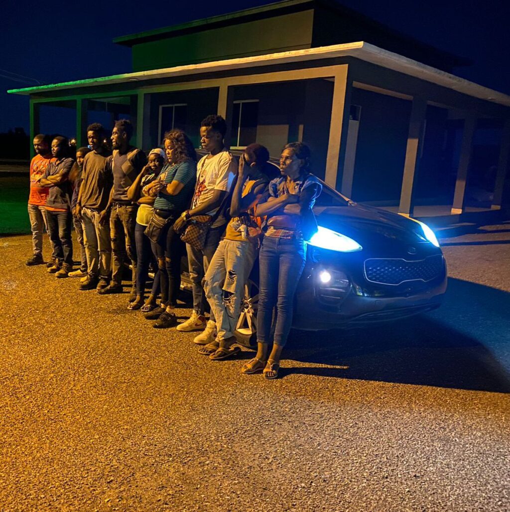 Ejército intercepta jeepeta con diez nacionales haitianos en condición migratoria irregular en Villa Vásquez