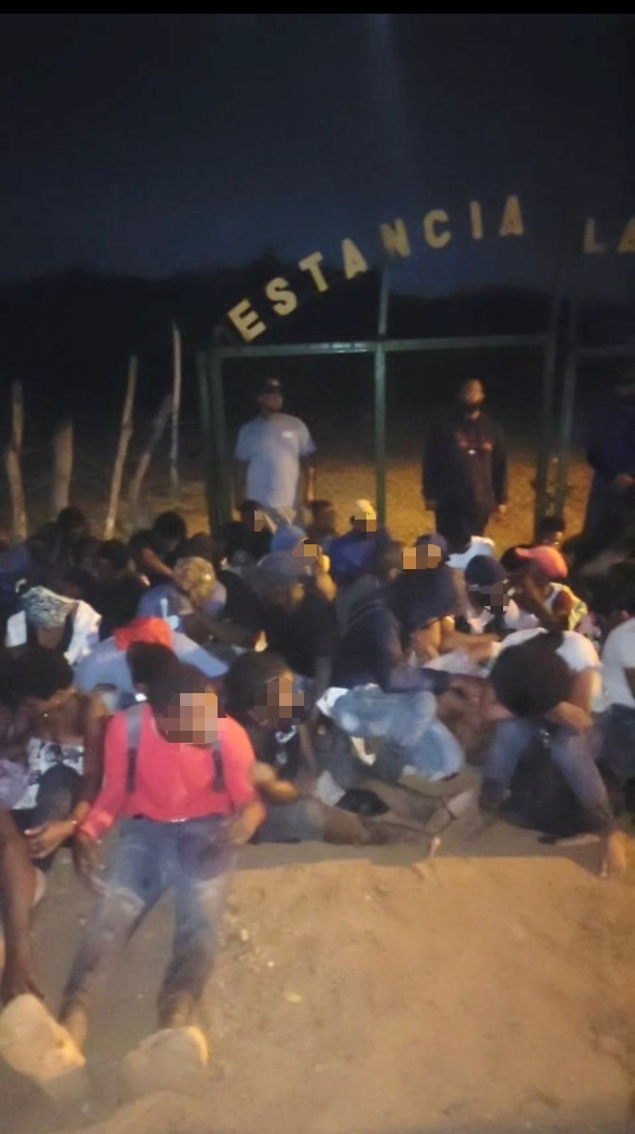 Migración Intercepta a 84 haitianos indocumentados escondidos en una zona boscosa de Montecristi