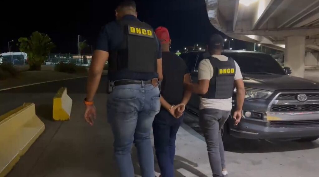 Ministerio Público y DNCD arrestan hombre perseguido por alijo de 6,740 libras de marihuana