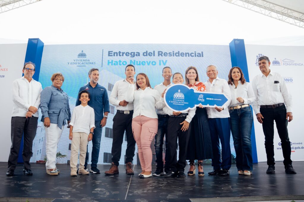 Raquel Peña y el MIVED entregan más de 600 nuevas viviendas en Hato Nuevo