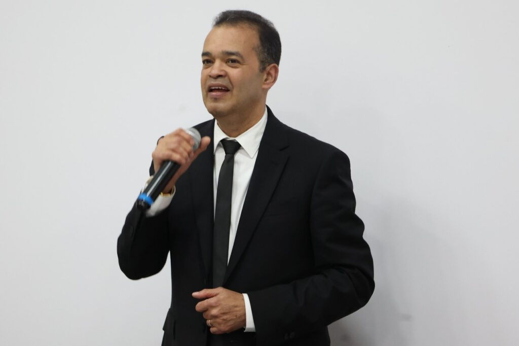 Mayimba Music celebra nominación de Alex Bueno a los Latin Grammy