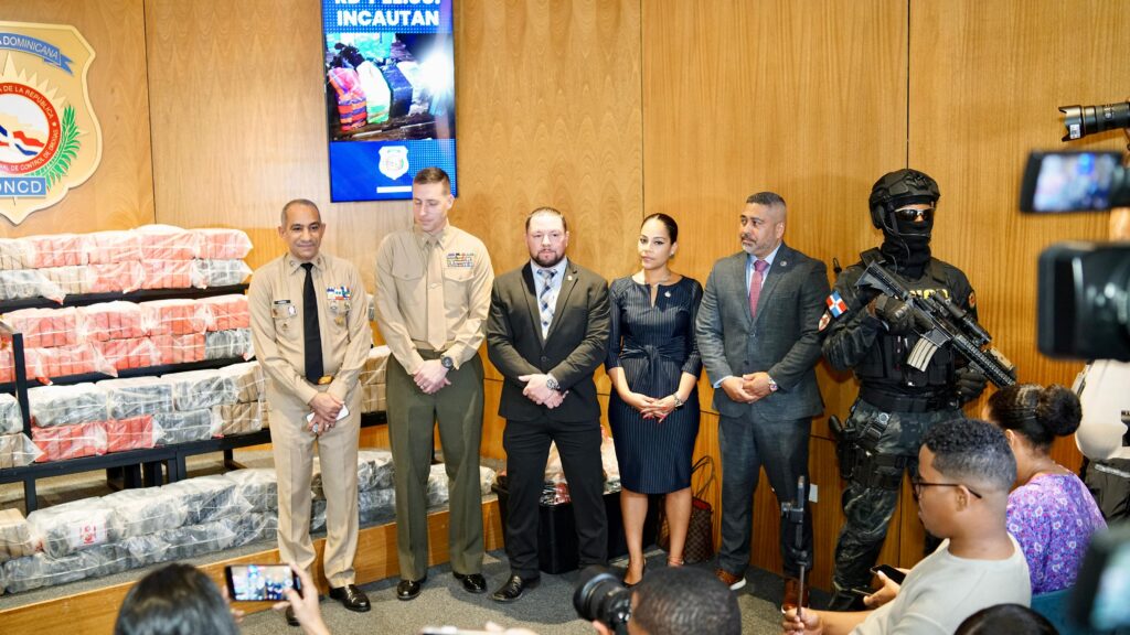 RD Y EE.UU. incautan 377 paquetes de presunta cocaína en operación conjunta contra el narcoterrorismo