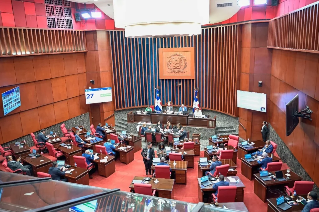 Senado aprueba en primera lectura Ley que regula el Embargo Retentivo en RD