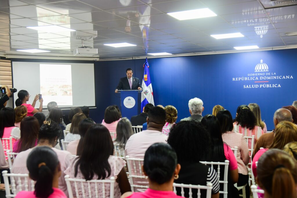 Ministro de Salud llama a fortalecer la prevención y detección oportuna del cáncer de mama